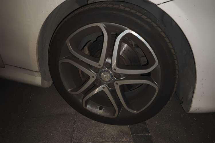 Used Mercedes-Benz E-Class 2014 E 260 Convertible Coupe Right Front Wheel Hub