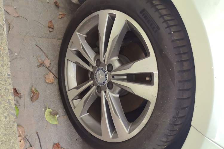 Used Mercedes-Benz E-Class 2014 Restyled E 260 L Sport Edition Right Front Wheel Hub