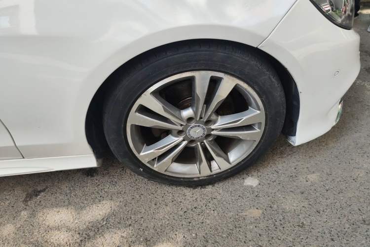 Used Mercedes-Benz E-Class 2014 E 260 L Sport Edition Right Front Wheel Hub