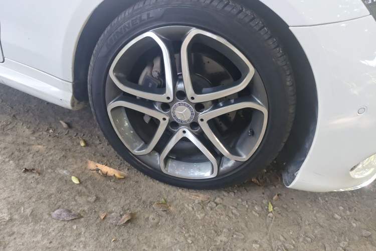 Used Mercedes-Benz E-Class 2014 E 200 Coupe Right Front Wheel Hub