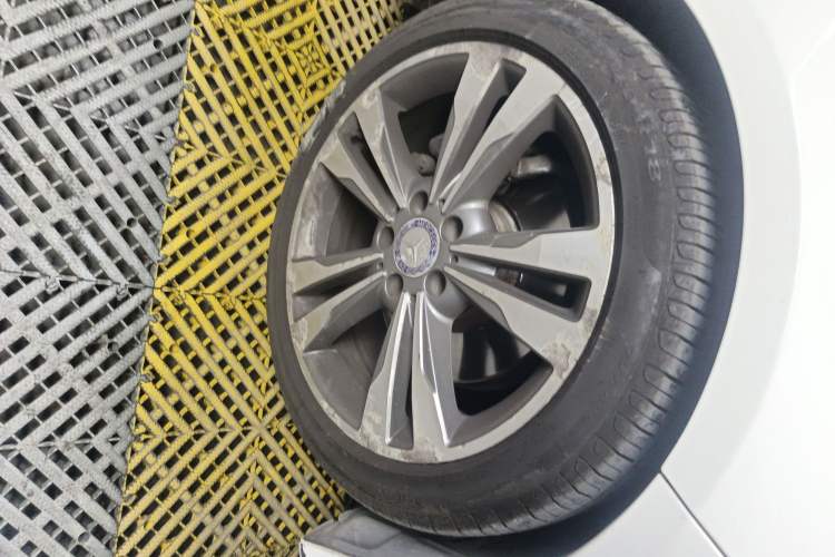 Used Mercedes-Benz E-Class 2014 Restyled E 260 L Sport Edition Right Front Wheel Hub