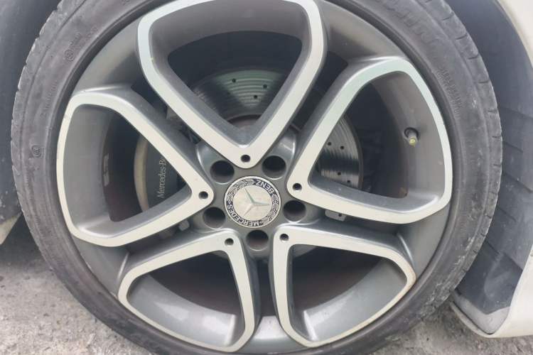 Used Mercedes-Benz E-Class 2014 E 200 Coupe Right Front Wheel Hub