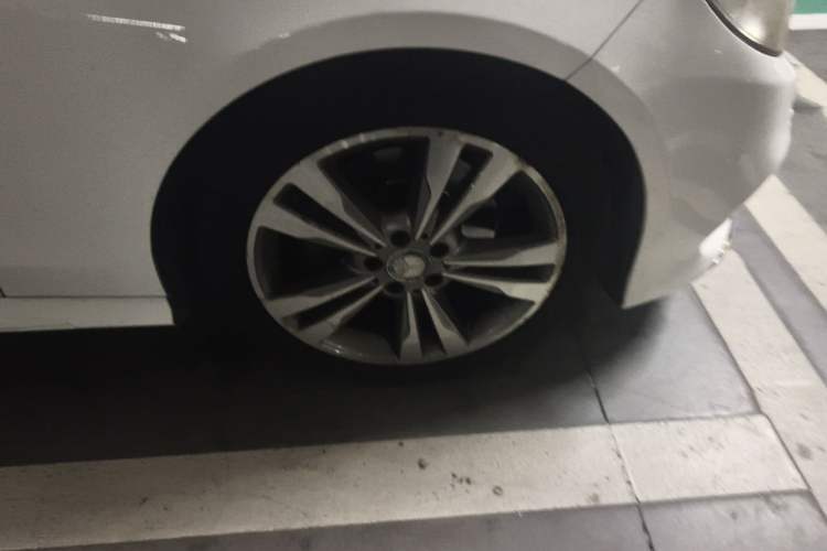 Used Mercedes-Benz E-Class 2014 Restyled E 260 L Sport Edition Right Front Wheel Hub