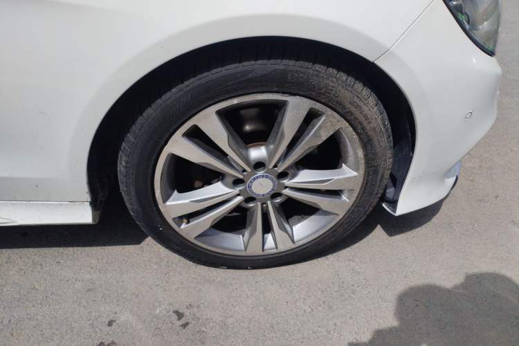 Used Mercedes-Benz E-Class 2014 Restyled E 300 L Sport Edition Right Front Wheel Hub