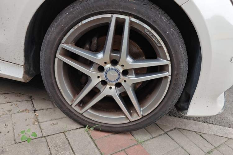 Used Mercedes-Benz E-Class 2014 Restyled E 300 L Sport Luxury Edition Right Front Wheel Hub