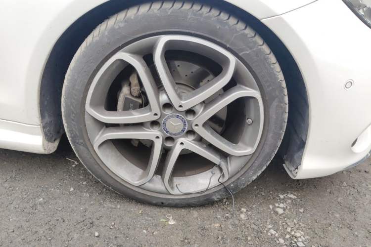 Used Mercedes-Benz E-Class 2014 E 200 Coupe Right Front Wheel Hub