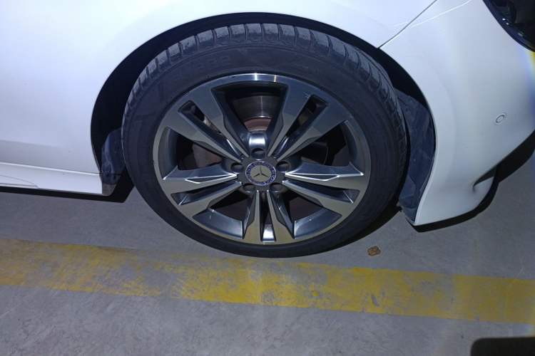 Used Mercedes-Benz E-Class 2014 Restyled E 260 L Sport Edition Right Front Wheel Hub