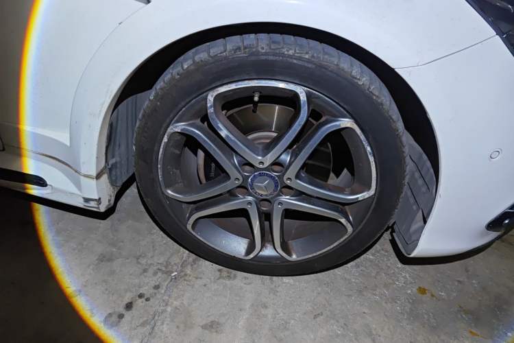 Used Mercedes-Benz E-Class 2014 E 200 Coupe Right Front Wheel Hub
