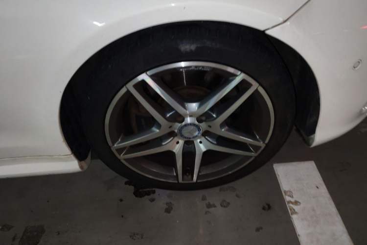 Used Mercedes-Benz E-Class 2014 E 320 Coupe Right Front Wheel Hub