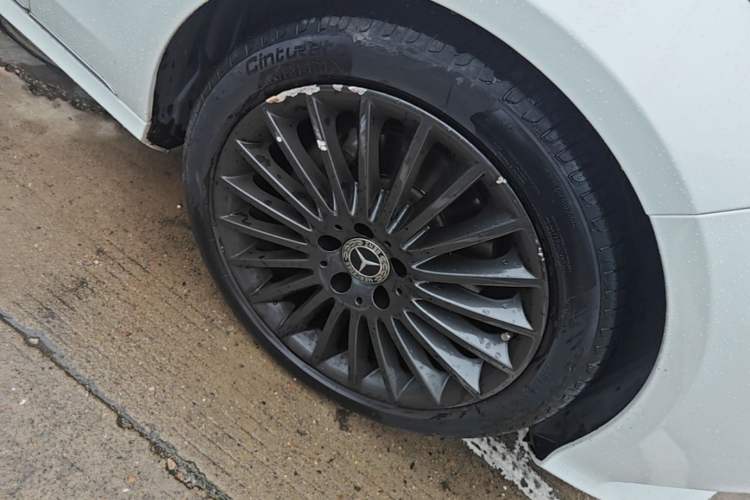 Used Mercedes-Benz E-Class 2014 E 300 L Right Front Wheel Hub