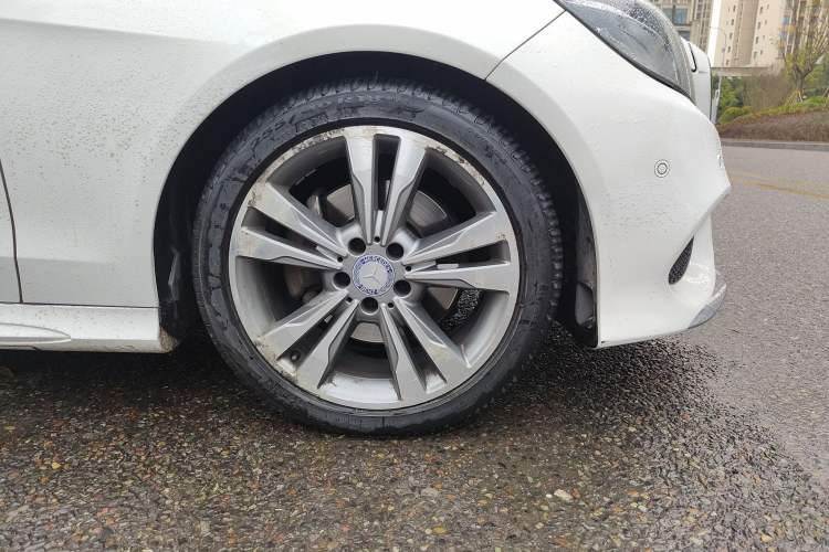 Used Mercedes-Benz E-Class 2014 Restyled E 260 L Sport Edition Right Front Wheel Hub