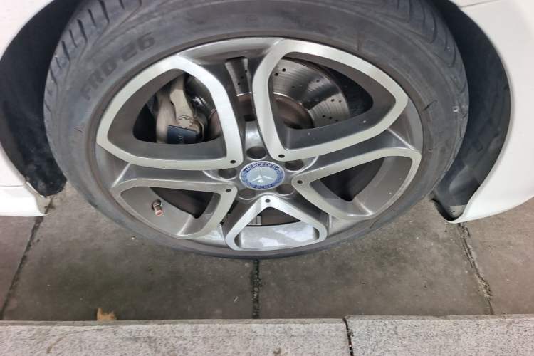 Used Mercedes-Benz E-Class 2014 E 200 Coupe Right Front Wheel Hub