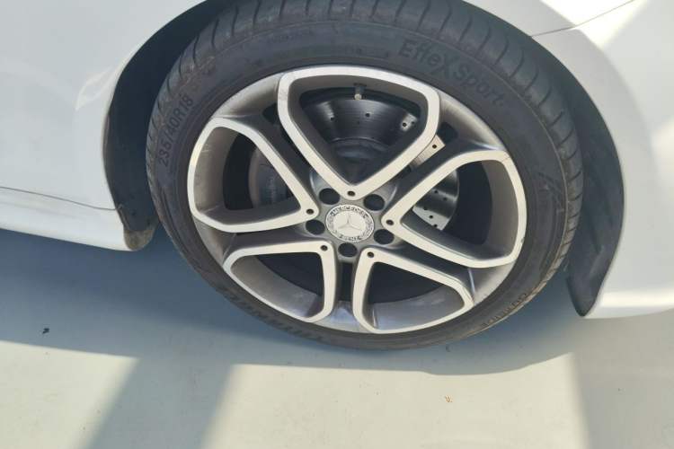 Used Mercedes-Benz E-Class 2014 E 200 Coupe Right Front Wheel Hub