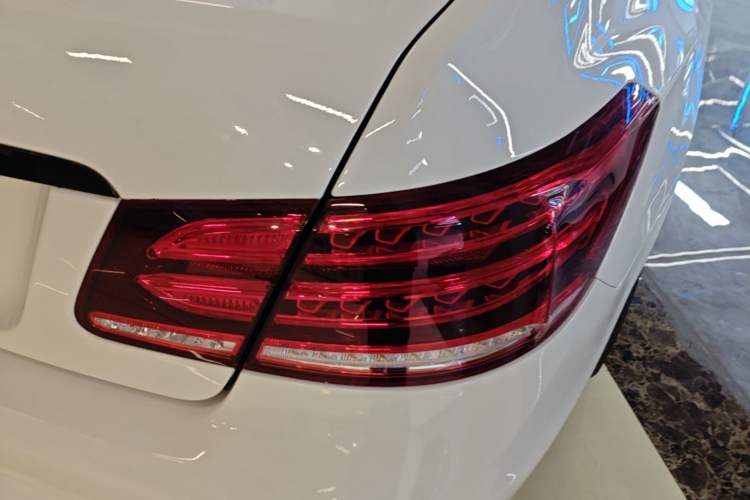 Used Mercedes-Benz E-Class 2014 E 260 Coupe Right Rear Taillight
