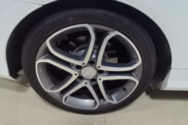Used Mercedes-Benz E-Class 2014 E 260 Coupe Right Rear Wheel Hub