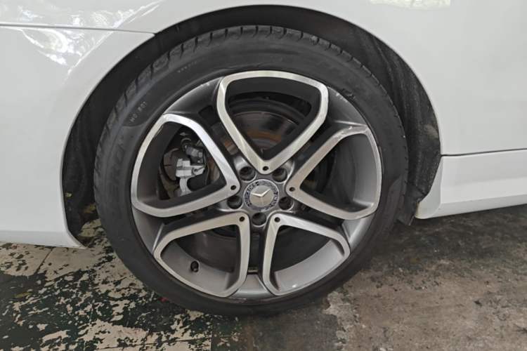 Used Mercedes-Benz E-Class 2014 E 260 Coupe Right Rear Wheel Hub