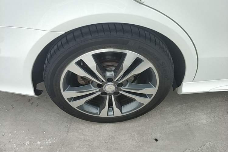 Used Mercedes-Benz E-Class 2014 E 300 L Sport Edition Right Rear Wheel Hub