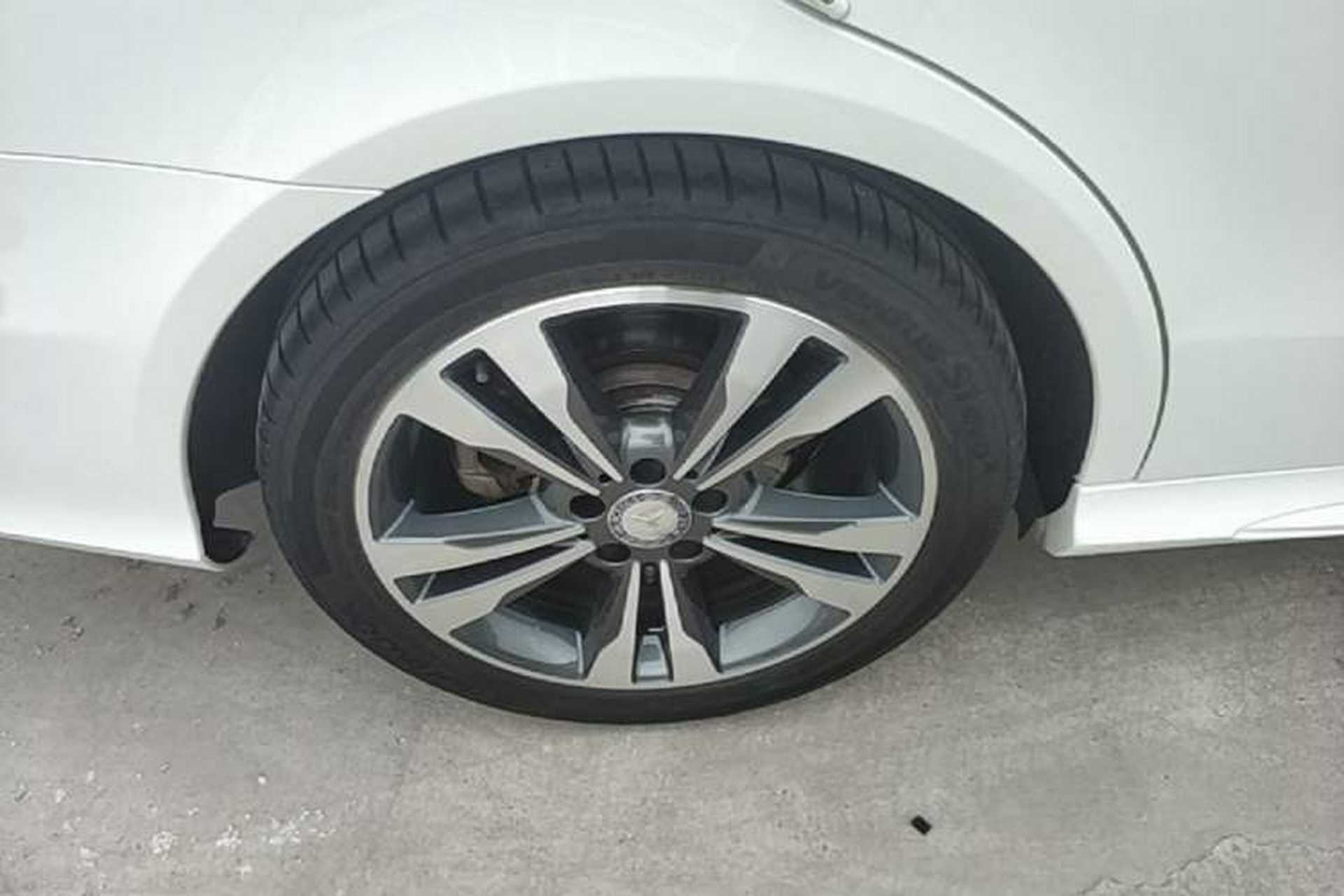 Used Mercedes-Benz E-Class 2014 E 300 L Sport Edition Right Rear Wheel Hub