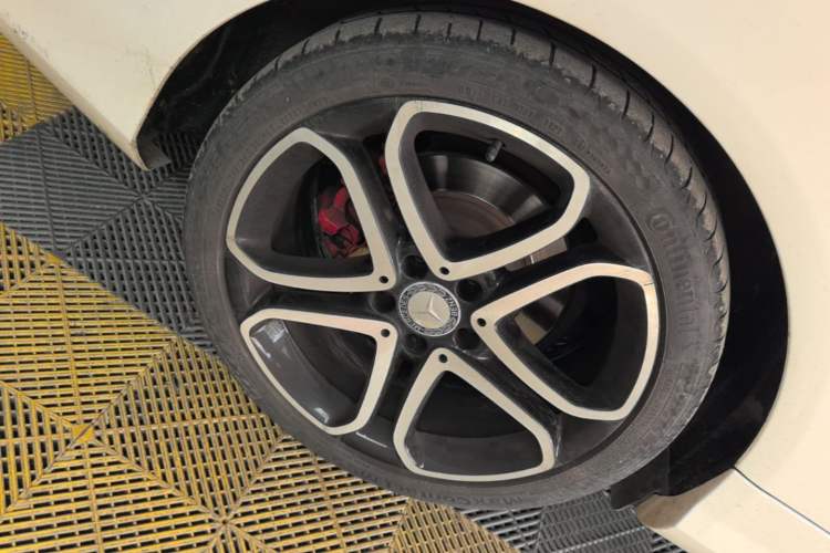 Used Mercedes-Benz E-Class 2014 E 200 Coupe Right Rear Wheel Hub