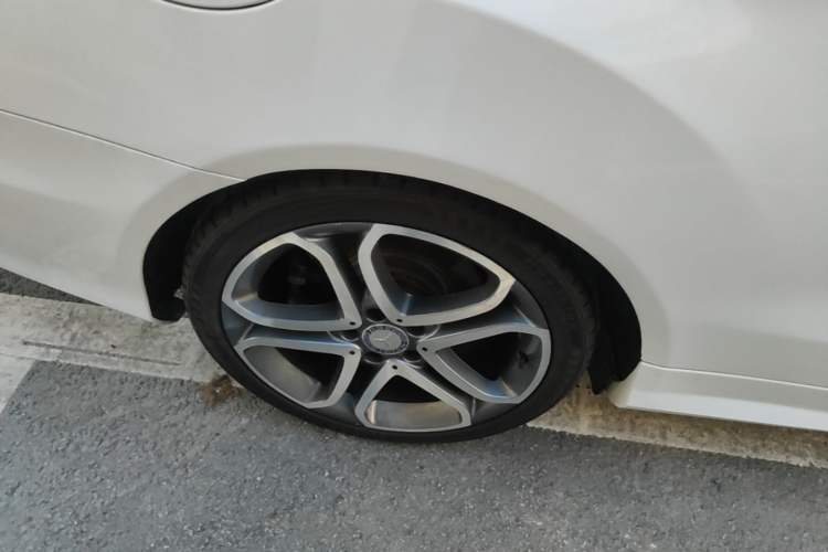 Used Mercedes-Benz E-Class 2014 E 200 Coupe Right Rear Wheel Hub