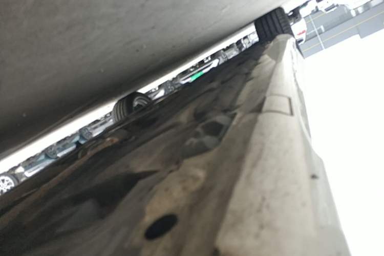 Used Mercedes-Benz E-Class 2014 E 300 L Sport Edition Right Side Sill