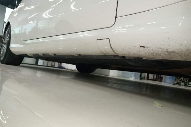 Used Mercedes-Benz E-Class 2014 E 200 Coupe Right Side Sill