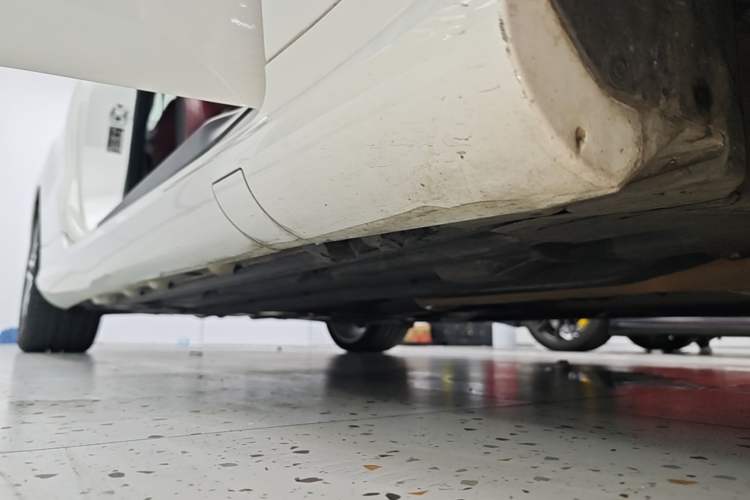 Used Mercedes-Benz E-Class 2014 E 200 Coupe Right Side Sill