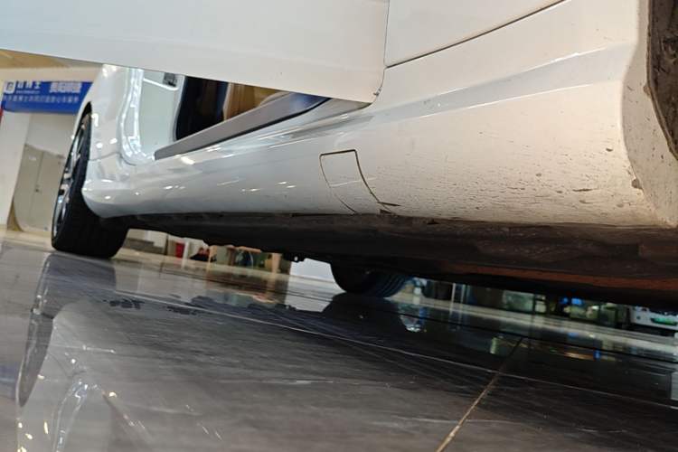 Used Mercedes-Benz E-Class 2014 E 260 Coupe Right Side Sill