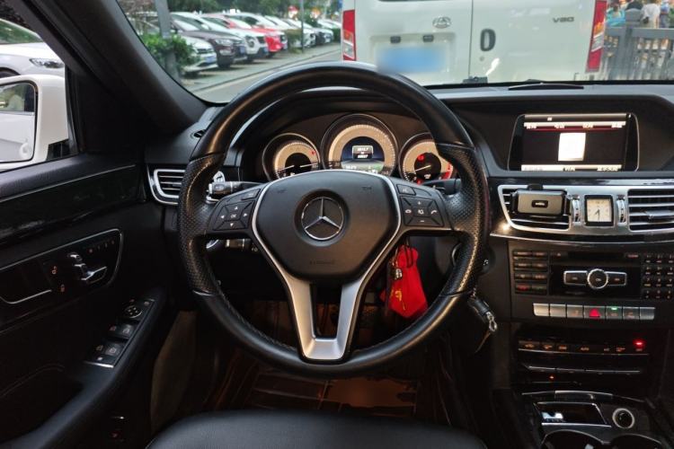 Used Mercedes-Benz E-Class 2014 E 260 L Sport Edition Steering Wheel
