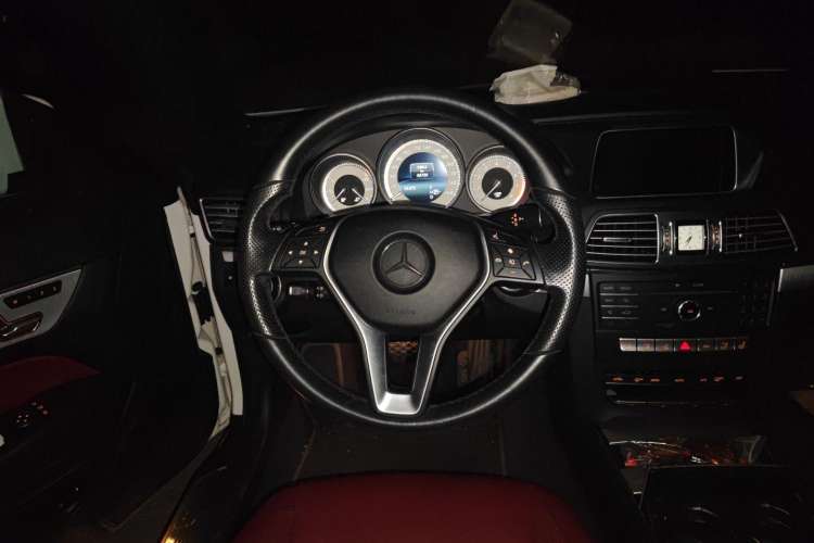 Used Mercedes-Benz E-Class 2014 E 260 Convertible Coupe Steering Wheel