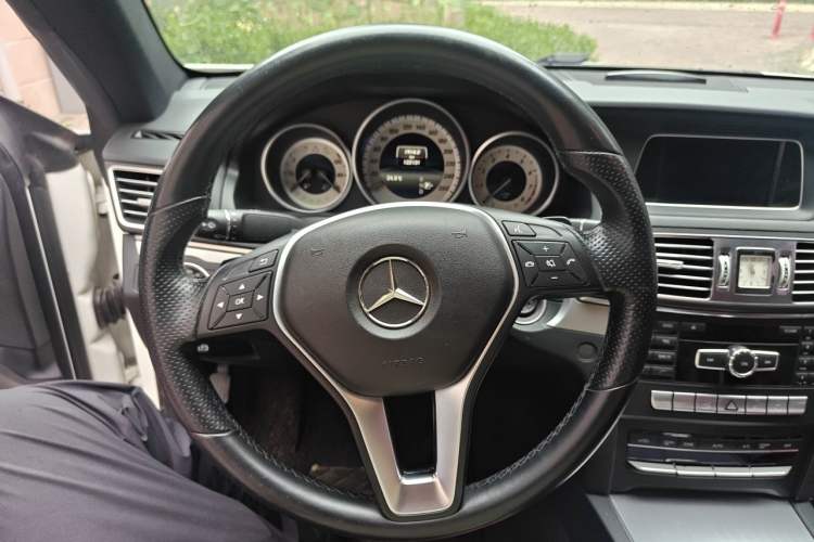Used Mercedes-Benz E-Class 2014 E 200 Coupe Steering Wheel