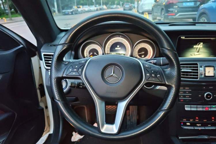 Used Mercedes-Benz E-Class 2014 E 200 Coupe Steering Wheel