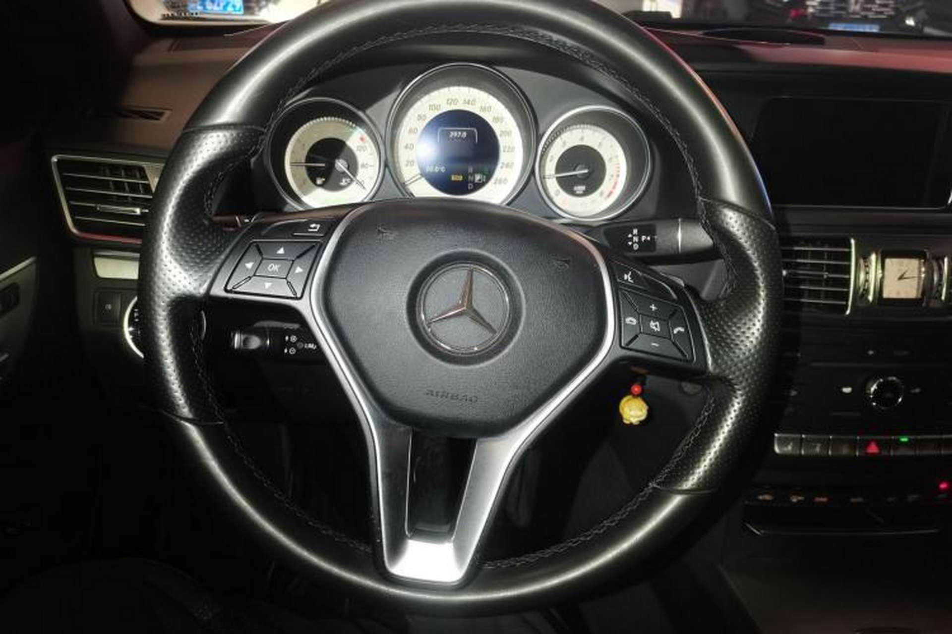 Used Mercedes-Benz E-Class 2014 E 260 Convertible Coupe Steering Wheel