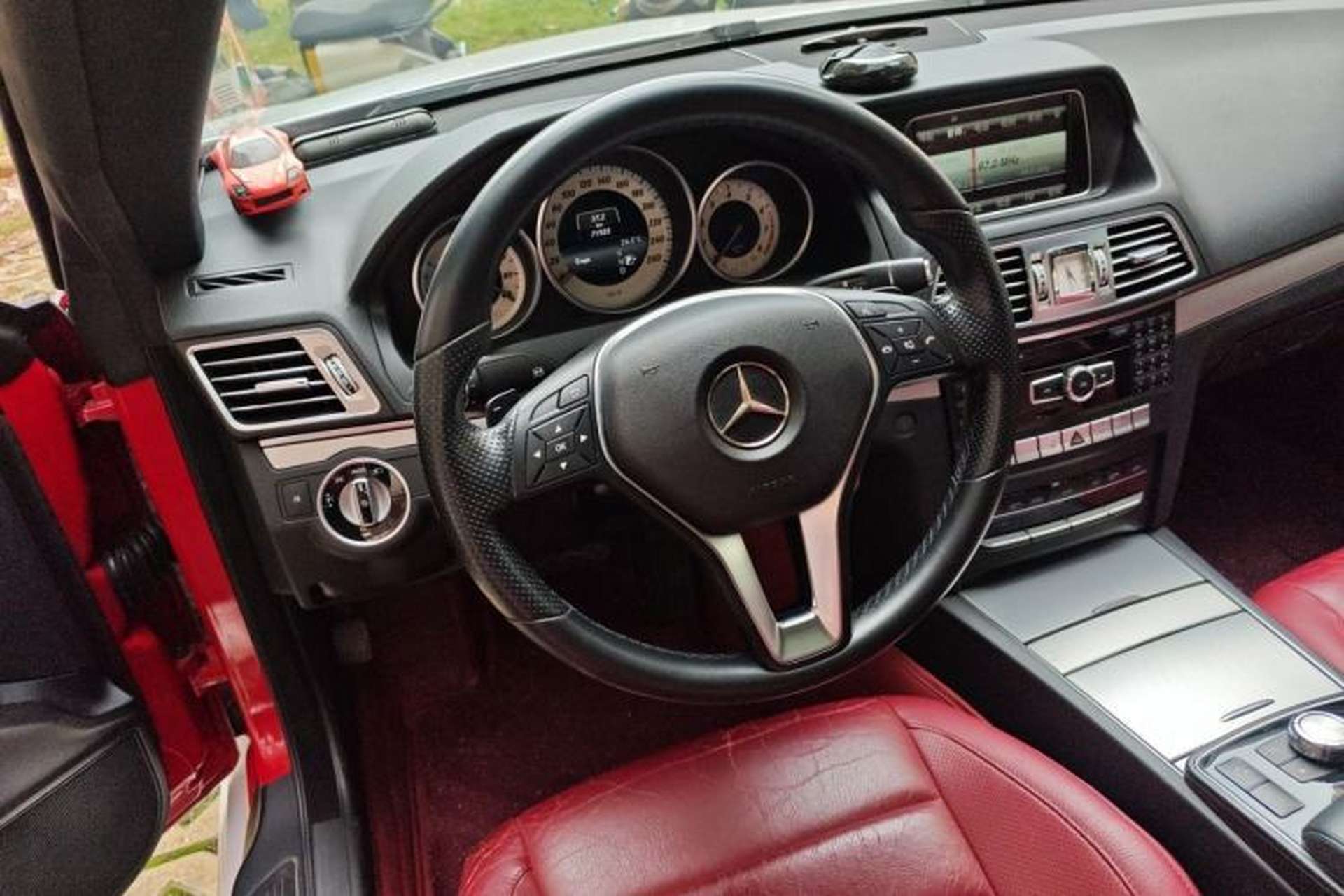 Used Mercedes-Benz E-Class 2014 E 260 Coupe Steering Wheel