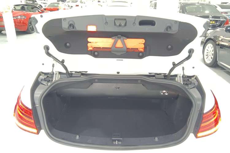 Used Mercedes-Benz E-Class 2014 E 260 Convertible Coupe Trunk