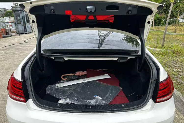 Used Mercedes-Benz E-Class 2014 E 260 Coupe Trunk