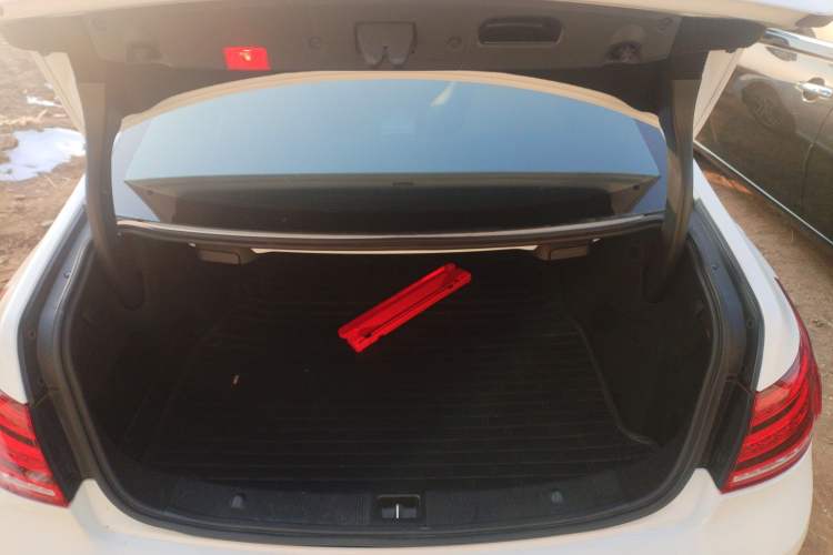 Used Mercedes-Benz E-Class 2014 E 200 Coupe Trunk