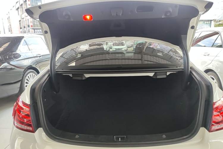 Used Mercedes-Benz E-Class 2014 E 200 Coupe Trunk