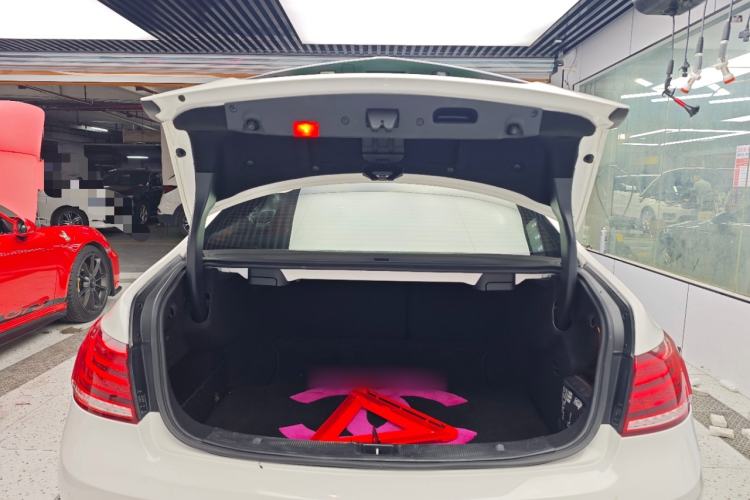 Used Mercedes-Benz E-Class 2014 E 200 Coupe Trunk