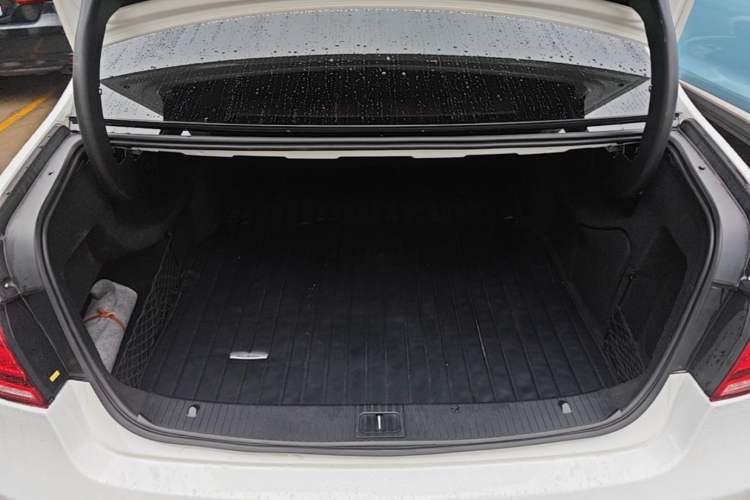 Used Mercedes-Benz E-Class 2014 E 300 L Trunk