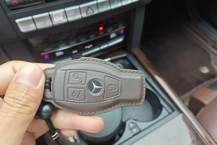 Used Mercedes-Benz E-Class 2014 E 300 L Vehicle Key