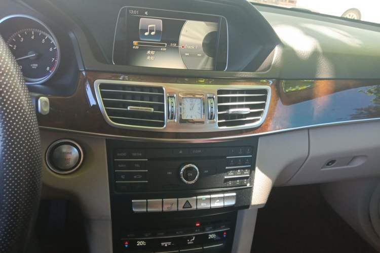 Used Mercedes-Benz E-Class 2015 E 260 L Audio And AC Panel