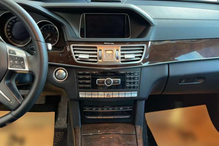 Used Mercedes-Benz E-Class 2015 E 400 L Hybrid Audio And AC Panel