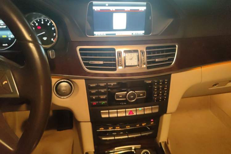 Used Mercedes-Benz E-Class 2015 E 200 L Audio And AC Panel