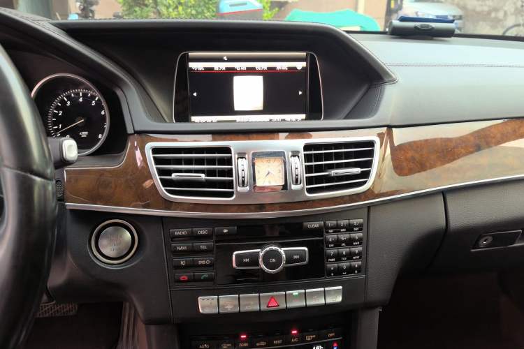 Used Mercedes-Benz E-Class 2015 E 320 L 4MATIC Audio And AC Panel