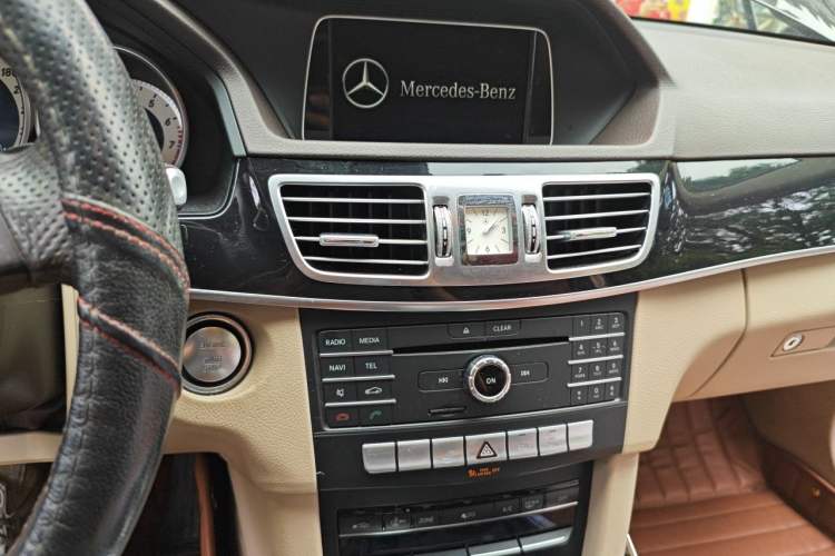 Used Mercedes-Benz E-Class 2015 Restyled E 260 L Sport Edition Audio And AC Panel