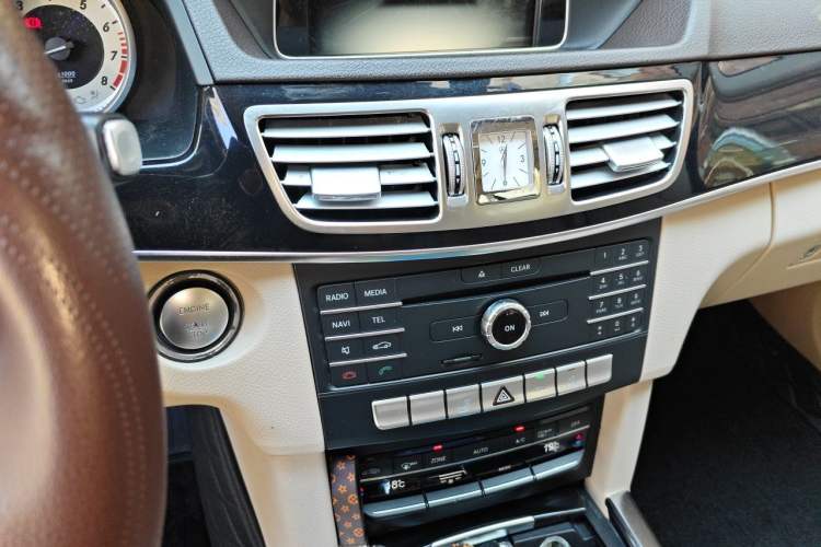 Used Mercedes-Benz E-Class 2015 Facelift E 200 L Audio And AC Panel