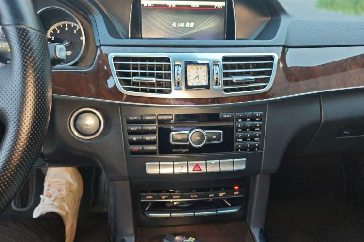 Used Mercedes-Benz E-Class 2015 E 200 L Audio And AC Panel