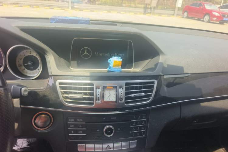 Used Mercedes-Benz E-Class 2015 E 260 L Sport & Fashion Model Audio And AC Panel