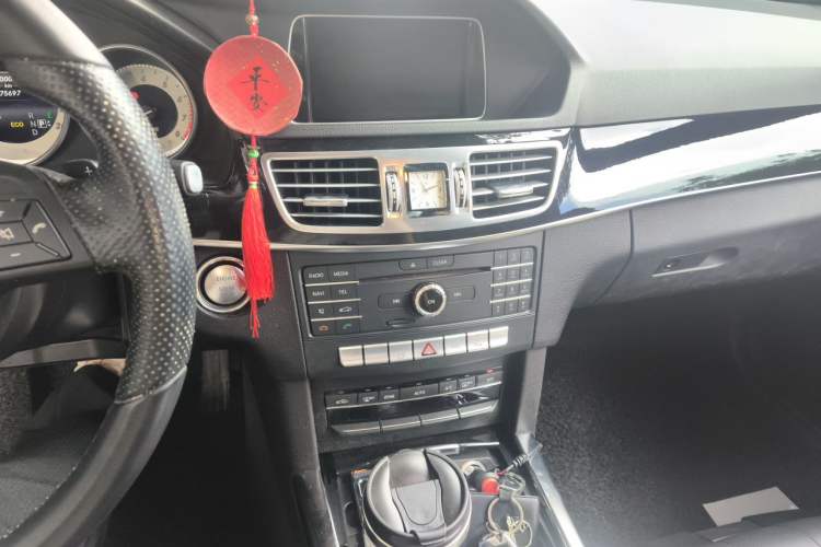 Used Mercedes-Benz E-Class 2015 Restyled E 260 L Sport Edition Audio And AC Panel